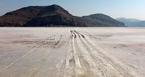 دریاچه ارومیه تا پایان تابستان ۱۴۰۴ خشک می‌شود + عکس و جزئیات