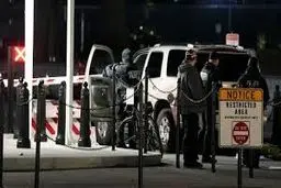 حادثه در کاخ سفید/ فردی با خودرو به دیوار کاخ سفید کوبید

