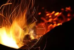 آتش‌سوزی گسترده در هتل معروف تهران/ مدیران هتل هما با آتش‌نشانی درگیر شدند!