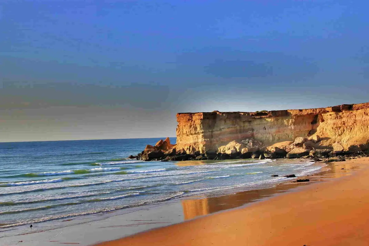 در پاییز و زمستان مردم بیشتر به چه مناطقی از ایران سفر می کنند؟

