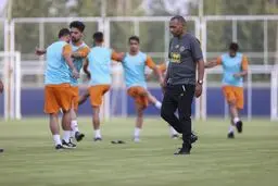 مورایس: انتظارات را از سپاهان پایین بیاوریم