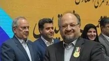 اعطای «نشان ملی مدیریت کسب و کار سال کشور» در حوزه حکمرانی اقتصادی به محمد شریعتمداری