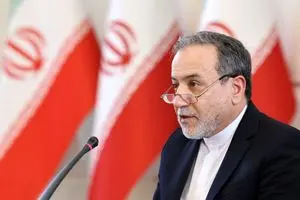 عراقچی: محافظه کار نشده ام/ ممکن است در نهایت اسنپ‌بک هم فعال شود، من این را انکار نمی‌کنم / تا نقطه مذاکره با آمریکا فاصله داریم