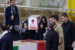 حمل تابوت توسط زنان در نمازجمعه دیروز تهران + عکس