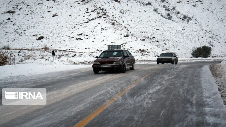 بارش ۱۱ سانتی متر برف در جاده چالوس