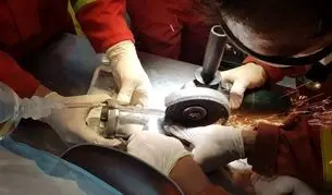 گیر افتادن دست کودک ۲ ساله در چرخ گوشت خانگی؛ انتقال هوایی به بیمارستان
