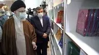 قائد الثورة الاسلامیة یتفقد معرض طهران الدولی للکتاب