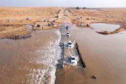گرفتار شدن شترها و خودروها در سیل مهیب عربستان / ویدئو