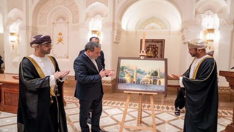 رونمایی از تمبر یادبود همکاری ایران و عمان