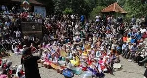 تصاویر جالب از جشن فردینه ماه در روستای کندلوس