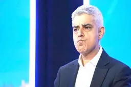 صادق‌خان  شهردار ماند