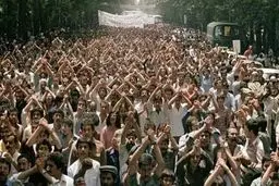 بازگشت خشن به خیابانها