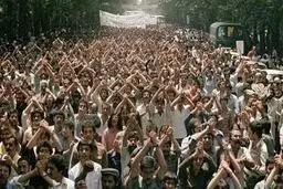 بازگشت خشن به خیابان‌ها
