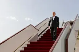  پزشکیان وارد ایروان پایتخت ارمنستان شد

