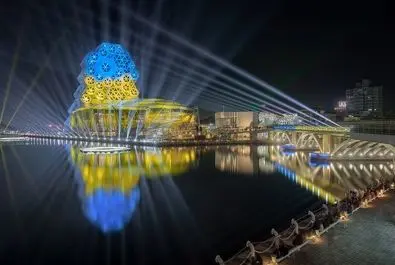 مرکز موسیقی کائوسیونگ و پل راه‌آهن لینگیالیائو در جشن فانوس تایوان ۲۰۲۲