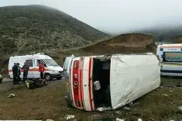 واژگونی مینی بوس حامل زائران با 20 مصدوم