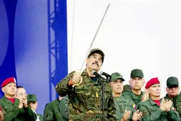 توپ در زمین مادورو