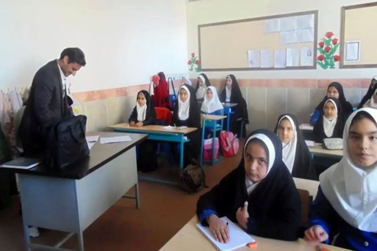 حضور معلمان مرد در مدارس دخترانه ممنوع شد