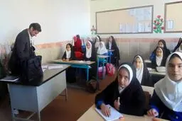 حضور معلمان مرد در مدارس دخترانه ممنوع شد