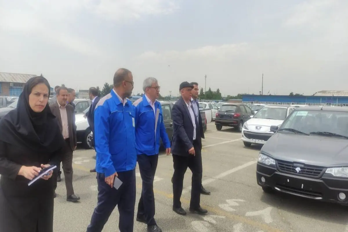 احتمال احتکار ایران خودرو بررسی می‌شود