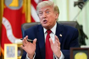 ترامپ تهدید کرد : خسارت به کشتی ها از محل دارایی های ایران پرداخت خواهد شد