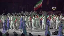 رژه نماینده کاروان ایران در اختتامیه بازی‌های آسیایی ناگویا + ویدیو