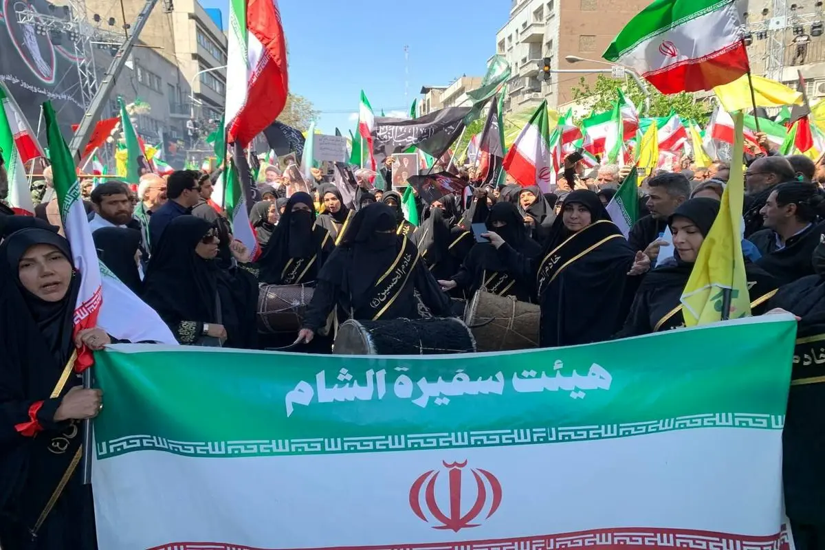 مراسم اربعین رهبر شهید در خیابانهای تهران ادامه دارد + ویدئو