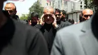 پزشکیان در صف نماز ظهر عاشورا در خیابان جمهوری/ عکس