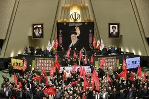 پس از چهار ماه تعطیلی مجلس باز شد+ عکس