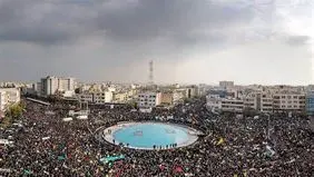 دیوارنگاره جدید میدان انقلاب در روز تشییع‌پیکر شهدا + عکس