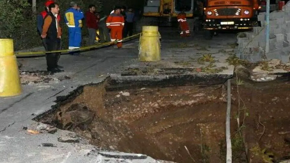 آب‌شستگی و قنوات دو دلیل فرونشست در منطقه چیذر