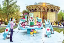 بوی عیدی، بوی توپ، بوی کاغذ رنگی
