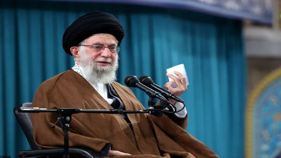 دانشگاه جلوی سلطه دشمن را میگیرد / نگذارید نخبه از دانشگاه مأیوس بشود