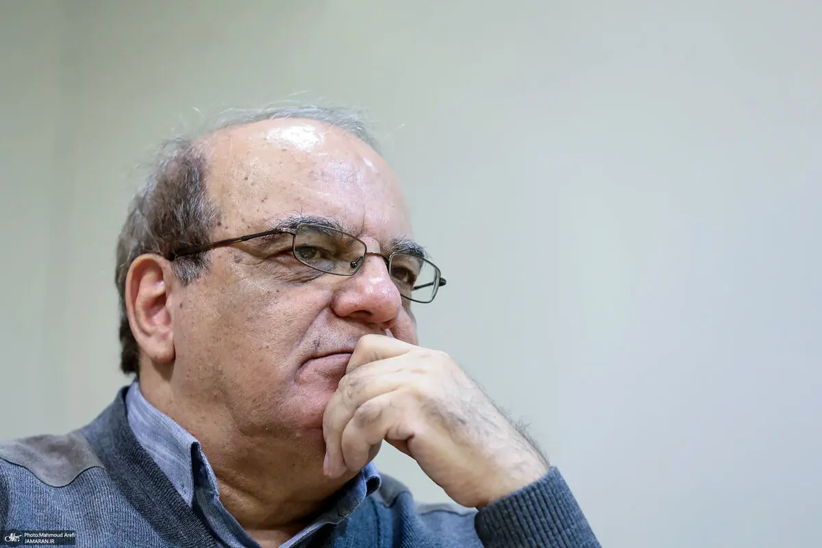 کنایه های عباس عبدی به باهنر: گمان می کردید، احمدی نژاد «مسیح منجی» اصولگرایان است

