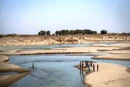 رهاسازی آب هیرمند به‌سمت ایران تأیید شد / محیط زیست: این رهاسازی بر اساس معاهده آبی ایران و افغانستان نیست