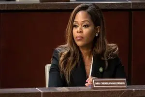 سرقت ۵ میلیون دلار از بودجه کرونا توسط نماینده آمریکا