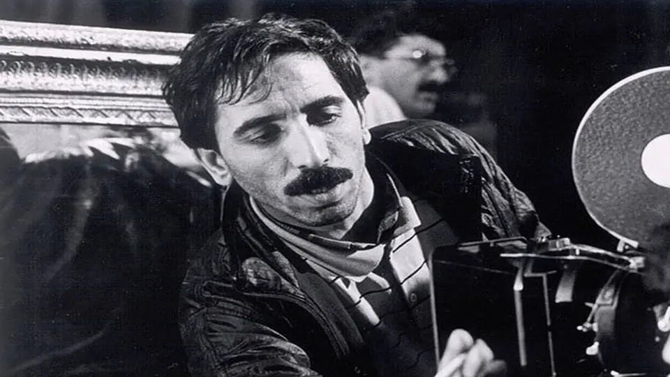 حمله روزنامه اصولگرا به محسن مخملباف؛ او شمشیر را از رو برای داریوش مهرجویی بسته بود