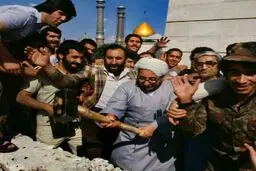 مصاحبه صادق خلخالی پس از تخریب قبر رضا شاه