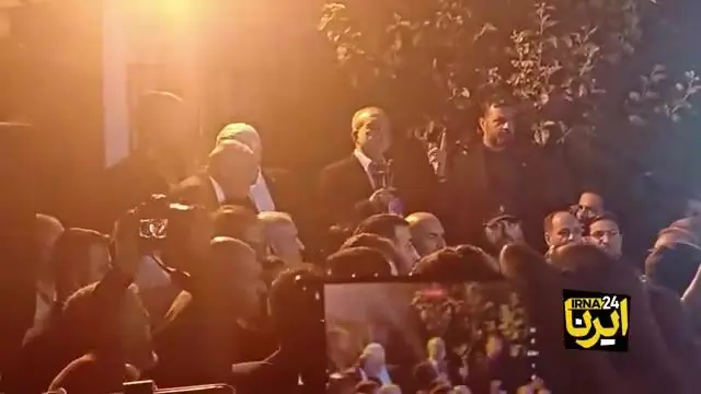 پزشکیان در جمع مردمی که به استقبال او رفته اند