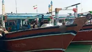 شناور حامل سوخت قاچاق در آب‌های بندر خمیر توقیف شد