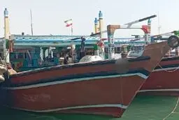 شناور حامل سوخت قاچاق در آب‌های بندر خمیر توقیف شد
