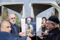 آتشکده‌ای درون دریا

