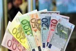 قیمت یورو و طلا کاهش یافت

