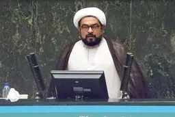 سوء قصد به یک نماینده/ یک جوانی آمد، بنزین را روی من ریخت می‌خواست آتشم بزند فندکش روشن نشد!