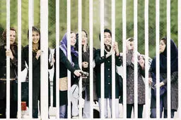 قابی از زنان و زندگی