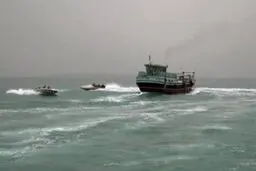 ۴ فروند شناور در دریای عمان توقیف شد/ انهدام ۲ باند بزرگ قاچاق اسلحه و مواد مخدر

