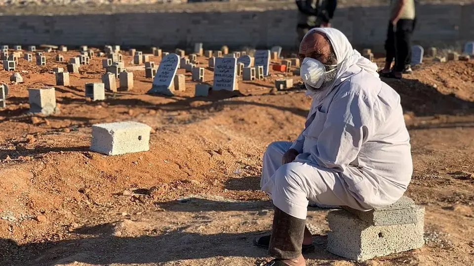 جانباختگان سیل لیبی در گورهای دسته‌جمعی دفن می‌شوند