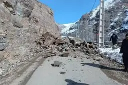 انسداد اتوبان تهران ـ پردیس در پی رانش کوه 