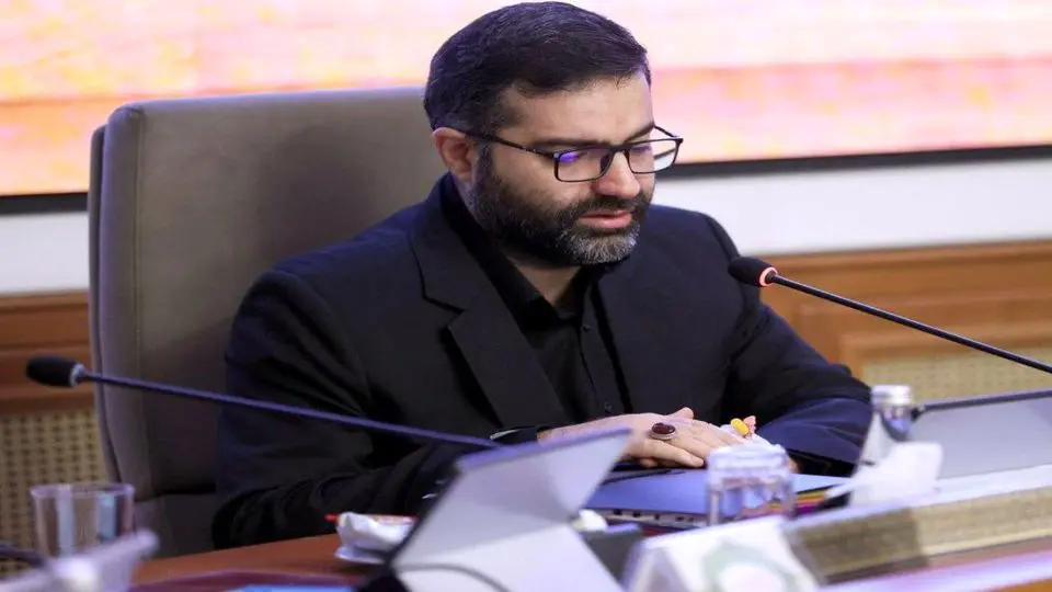 حضور سقاب اصفهانی امروز در جلسه هیئت‌دولت + عکس