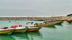 حمله آمریکایی - صهیونی به 4 فروند لنج باریکه در اسکله ملو 